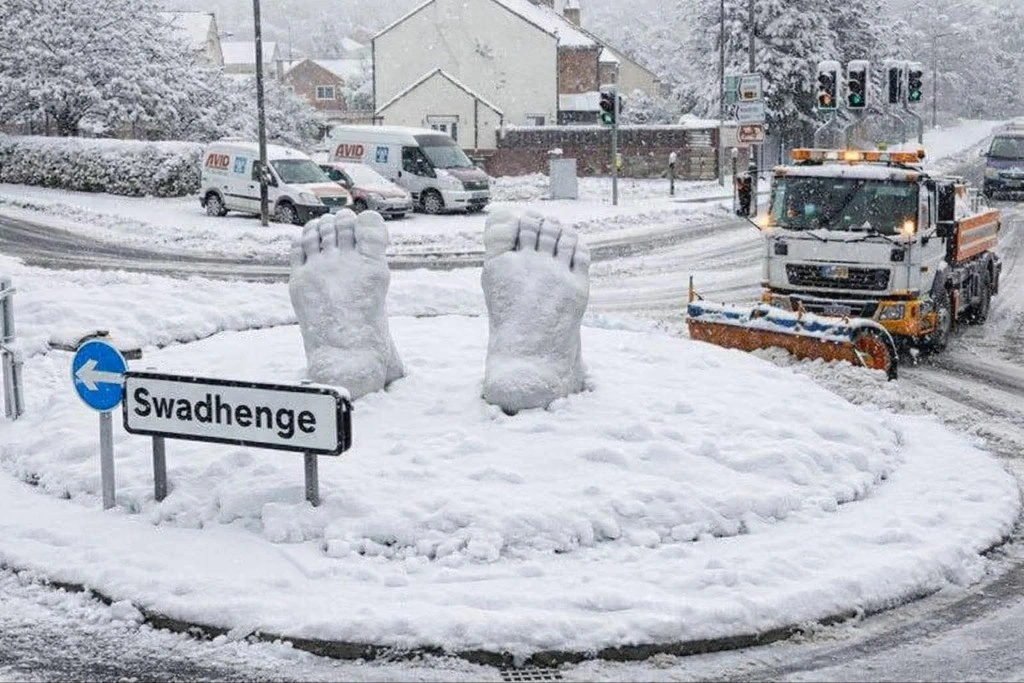 Swadhenge under ''2 feet'' of snow....